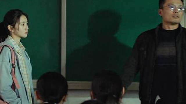 人生黑白交织，阳光阴影并存，取决于你凝视何处