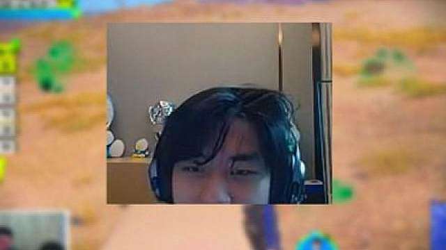左神直播叫爸爸给队员拉票 无敌了