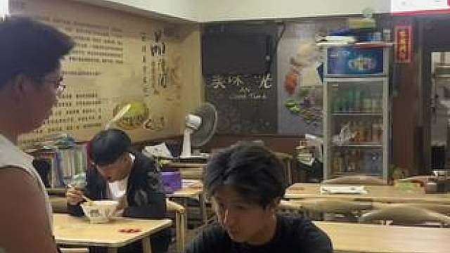 “尖叫油泼面” 视频效果 无不良导向
搞笑段子 仅供娱乐