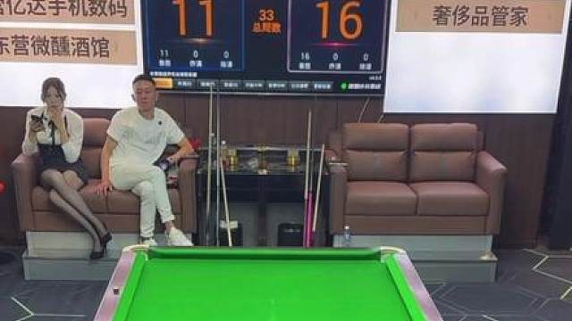 天塌了！三番战晓菲依旧没能打赢黄毛 苦心调整再战，晓菲复仇黄毛再度梦碎