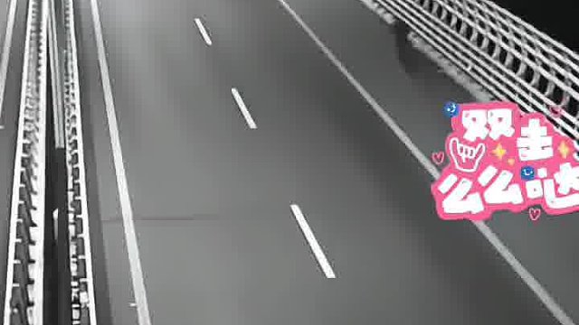 男子骑自行车高速“狂飙”！最后一句话把交警问懵了……