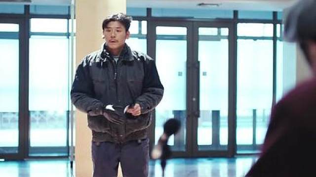 我们心里都住着一个李明奇，和一个不敢飞的梦。