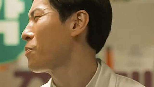 罪犯藏在女孩家中，只为写出网络红文，最后真解恨