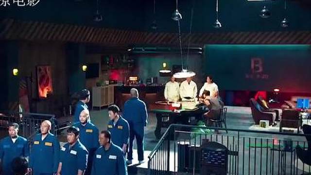 《黑话律师》第五集先行版，李钟硕坐稳监狱大佬的位置