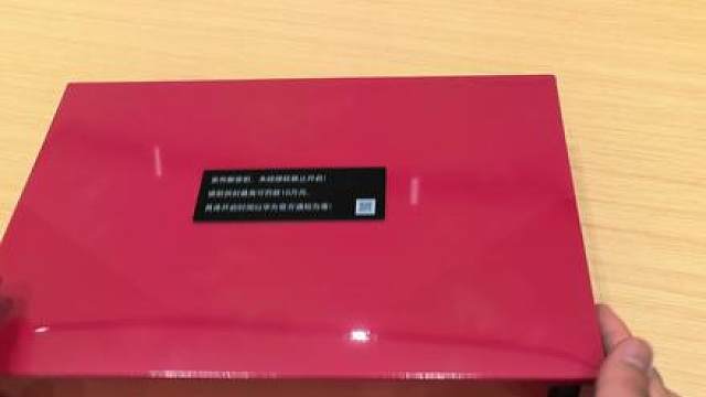 华为Mate XT2开箱 新形态新材质拿起来高级感太棒了 大厂审美依旧在线
