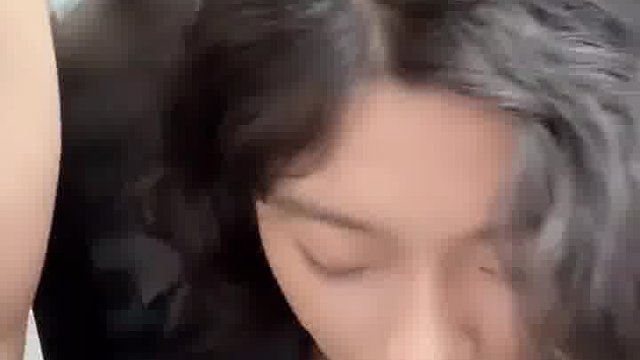 这姑娘口味也太重了  -