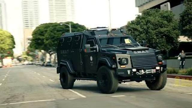 《反恐特警组》追杀逃避上战场难民的 暗杀小队