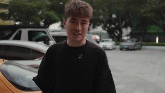 真是把脸丢到了全世界！ 赛车爆燃起火，救援人员丢下灭火器就跑？
