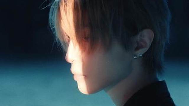 雨幕下未曾宣之于口的感受将慢慢托出。9月8日， 专辑同名先行曲《SKYFALL》&MV 正式上线。