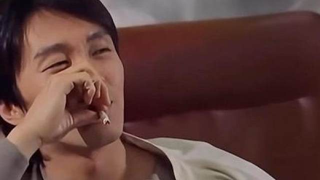 一个字没说 但全程眼睛却没有离开过这个男人
