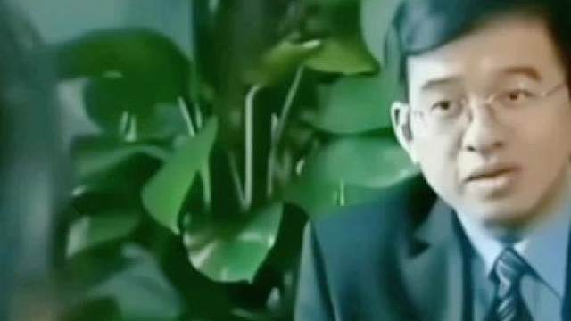 果然很周星驰式 主持人：看似问了又白问的样子！
 周星驰：看似回答了，又没回答的样子！