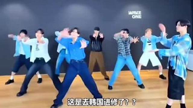 陈哲远跳男团舞的时候太卖力，直接把戒指都甩掉了。
果然是自带综艺体质的创意男神