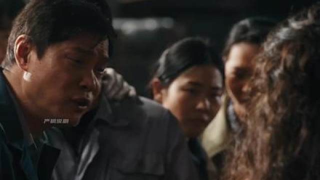 汪小姐被下放到工厂受尽屈辱，梅瓶接替她的位置与宝总对接。