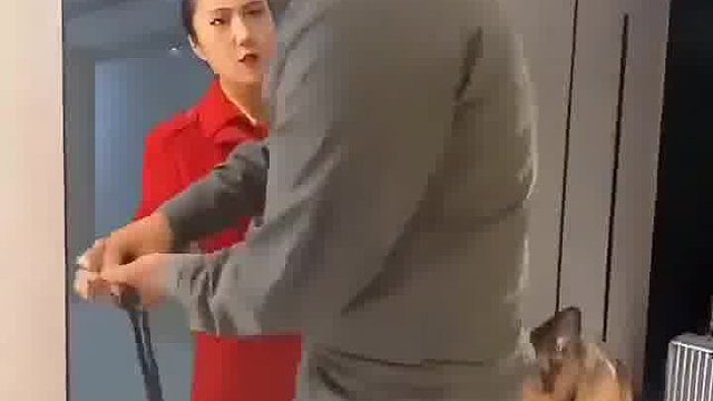 不耽误他飞机上只能喝水