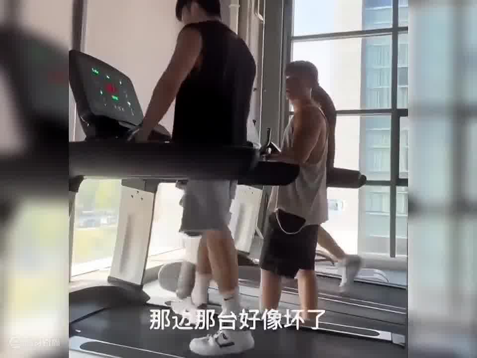 中间那个是不是最快乐的
