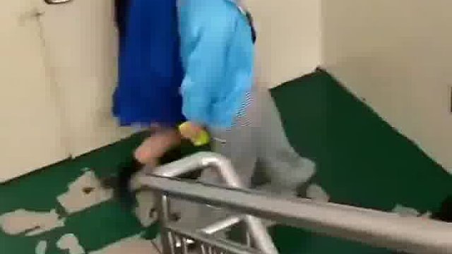 还闻一下，什么味道的
