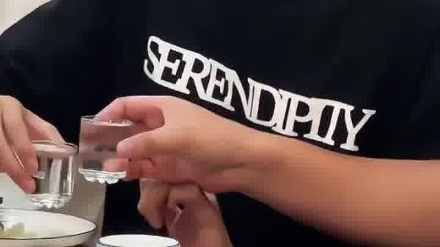 尝了口咸淡 愣是没喝一口