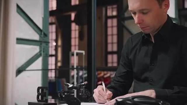 沉浸式体验 价值三千万 全球限量250台的布加迪陀飞轮是如何研发设计 生产组装的！