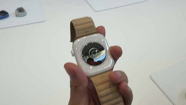 Apple Watch Series 12 真机上手！陶瓷回归！

 ​​​