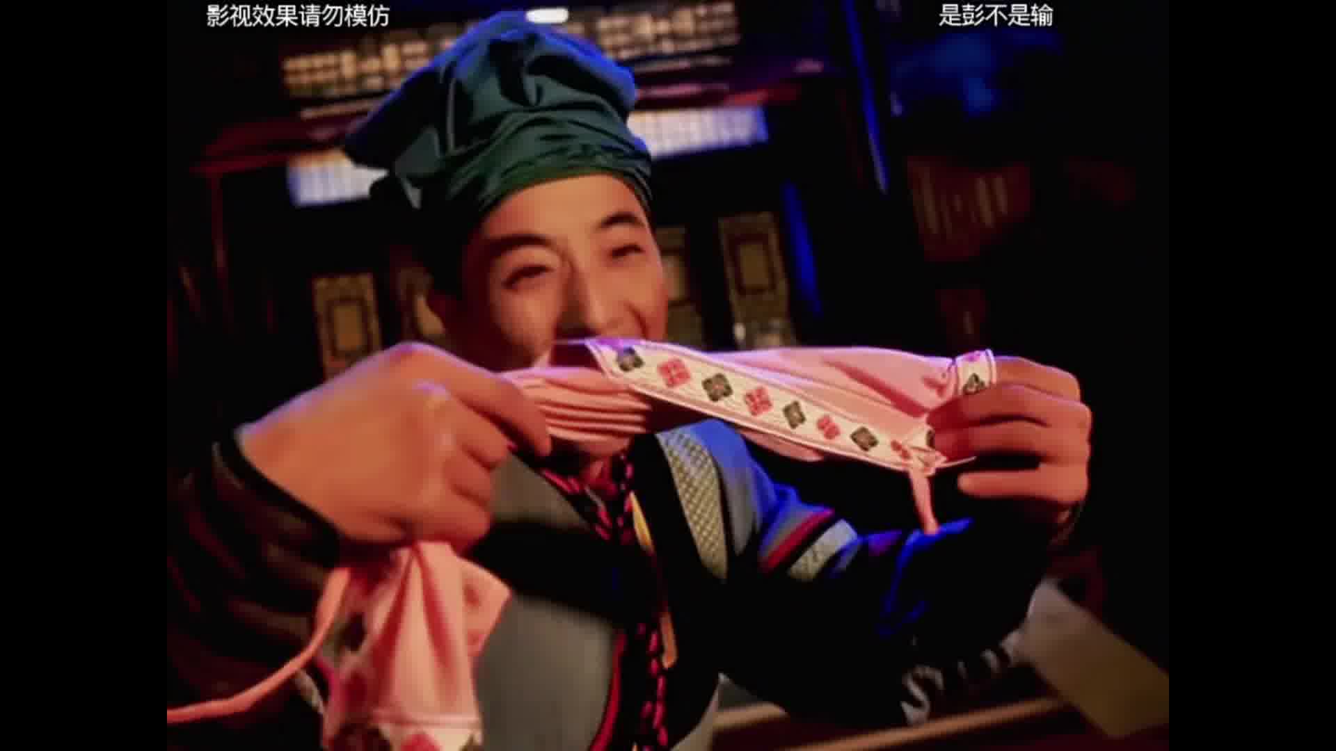 采花贼把女生的肚兜给一把扯下…