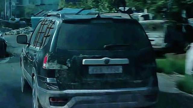 14岁少女飙车大战丧尸救男主