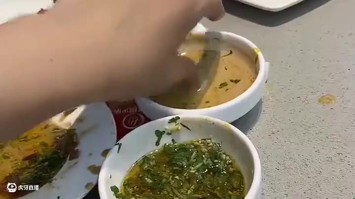 这小眼镜一戴，绝了