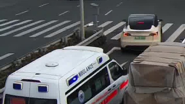 给救护车让行，竟然还被扣了六分…