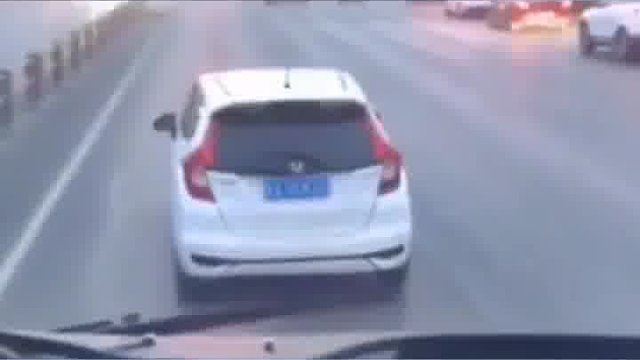 限速40路段跑38算龟速吗