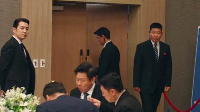 《金特务：本色回归‎》︱第15集︱金科长被逼入四面楚歌的绝境 前有跨境特工全城搜捕，后有黑心财阀买凶复仇，身边还有内鬼伺机而动，可越是黑暗越见风骨，为了女儿与兄弟，他偏要在死局里撕开生路。