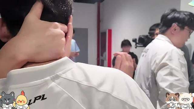 IG淘汰LGD后台Wei哥沉默许久说:"苦尽甘来"Rookie:"还有两场"

Q:rookie今天