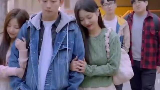 两位校花同时爱上校草，关键还有男人过来求教！