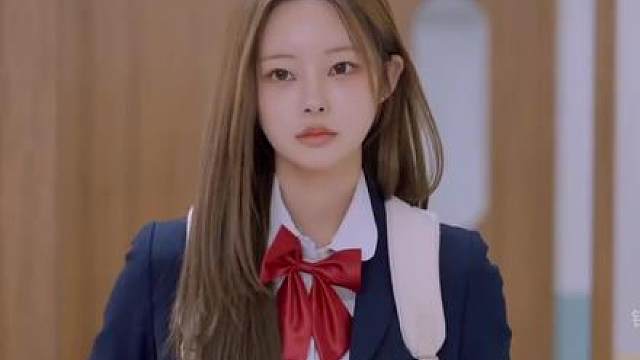 男人为了解救猫女，不惜对校霸大打出手！