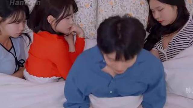 男人只是在公园拉裤子，结果成功和三个美女睡在一起！