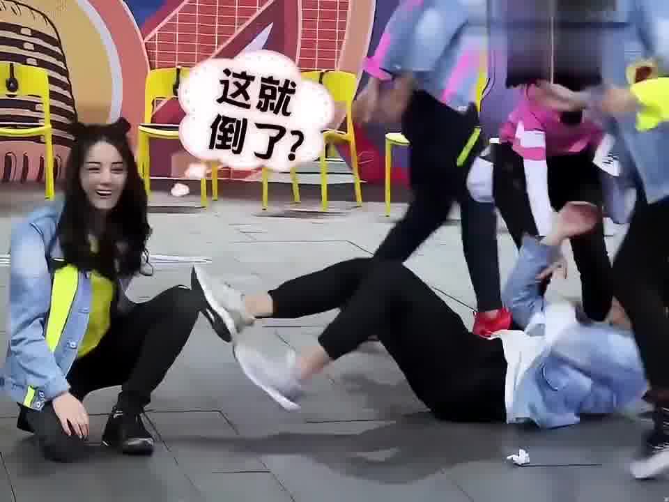 ：李晨笑死了，手那个方向打只有他一个人其他人都是竖着