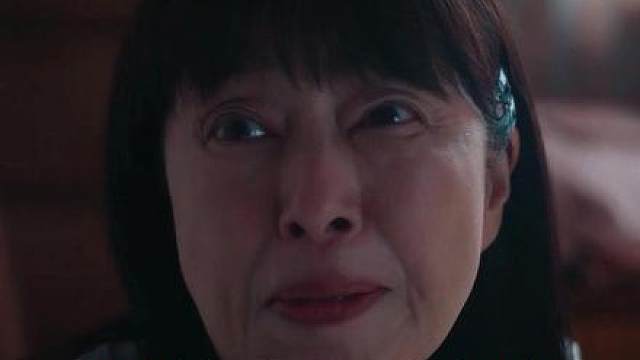 自认 16 岁的 61 岁邻居，不是疯了，是压抑了一辈子的自我爆发了