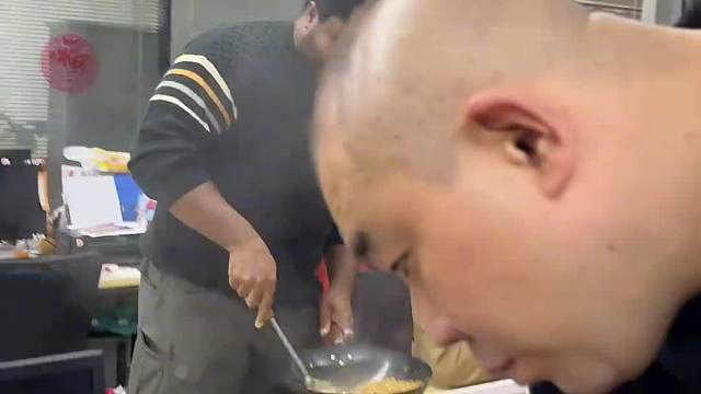 知“食物”者为俊杰。