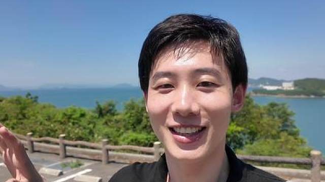 日本乡下小岛的暴走旅游vlog因为拍照要打起来了 小豆岛是日剧为了N的取景地，很安静，在山上的亭子上感觉可以坐上一整天。和老友在岛上逛了一天，最后拍了很多（丑）照，老友也喜提脚丫大水泡