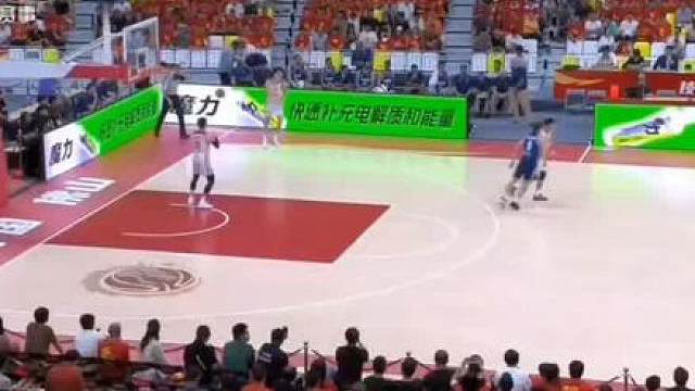 中国男篮4846乌拉圭 领先2分结束半场