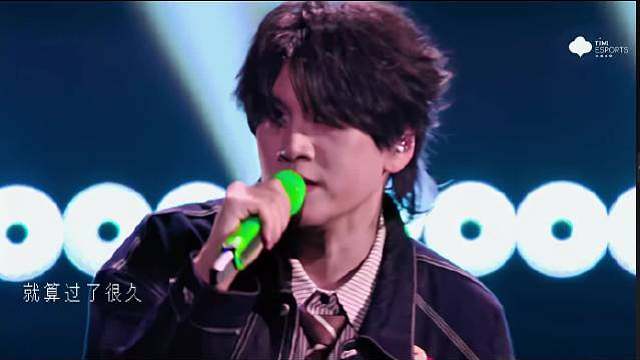 2026KPL夏决中场秀火热开演，舞台灯光璀璨，精彩表演点燃全场气氛，在紧张的比赛间隙，给观众带来一
