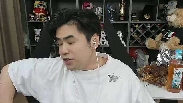 朱开在IG不敌AL后道出后续赛程，还有两条命冒泡赛第一场打TES，赢了进S赛，输了打JDG和WE的胜