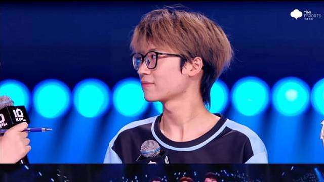 小胖现场喊天狼星天为首，小胖是真狂啊，我觉得就以前呃就牛胖鱼大饭还有那个龟胖那个这些对吧，就真的是大