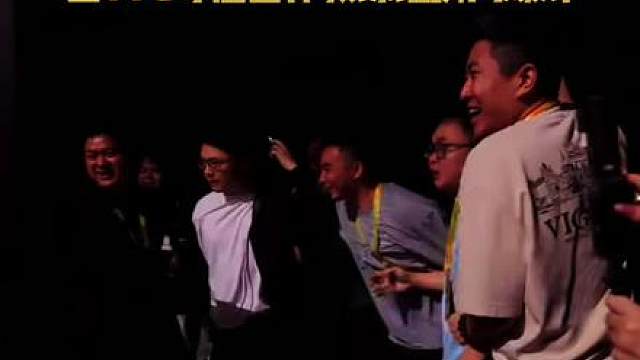 TTG夺冠的那个瞬间，整个教练组瞬间沸腾了起来，太激动了