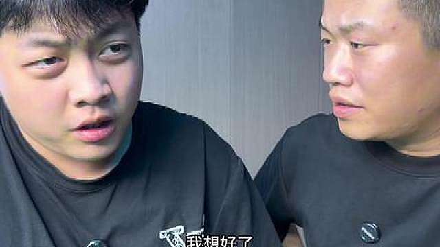 彬总星期来找小强背总谈心，三人边玩边聊，看看咋回事