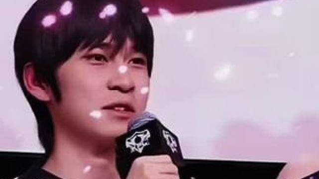 狼队进入总决赛之后，道崽心念当初小胖的好，当众真心邀约小胖总决赛见