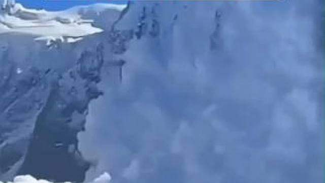 俄罗斯北高加索峡谷发生雪崩33人被埋，事发时积雪数秒内倾泻而下