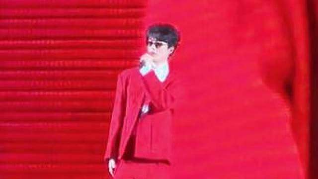 胡萝卜须首次上桌
唱跳歌手实锤了