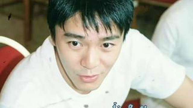 眼里有星星 一半屏幕烽火万丈，一半胶片冷清少年。