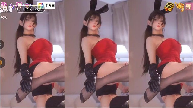 性感红裙黑丝美腿小奶盖