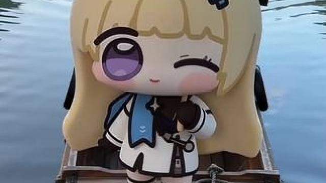 撑伞菲比