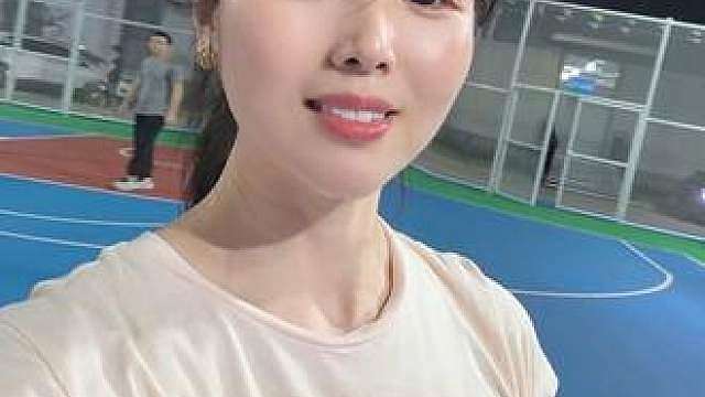 1小时羽毛球结束打工人平凡的一天 今晚凉风徐徐，适合户外运动